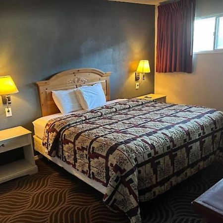 Love Hotels Western Holiday By Oyo At Harlan Lake Ne Alma Zewnętrze zdjęcie