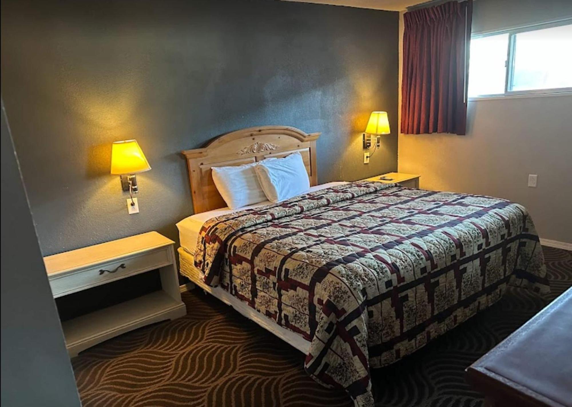 Love Hotels Western Holiday By Oyo At Harlan Lake Ne Alma Zewnętrze zdjęcie