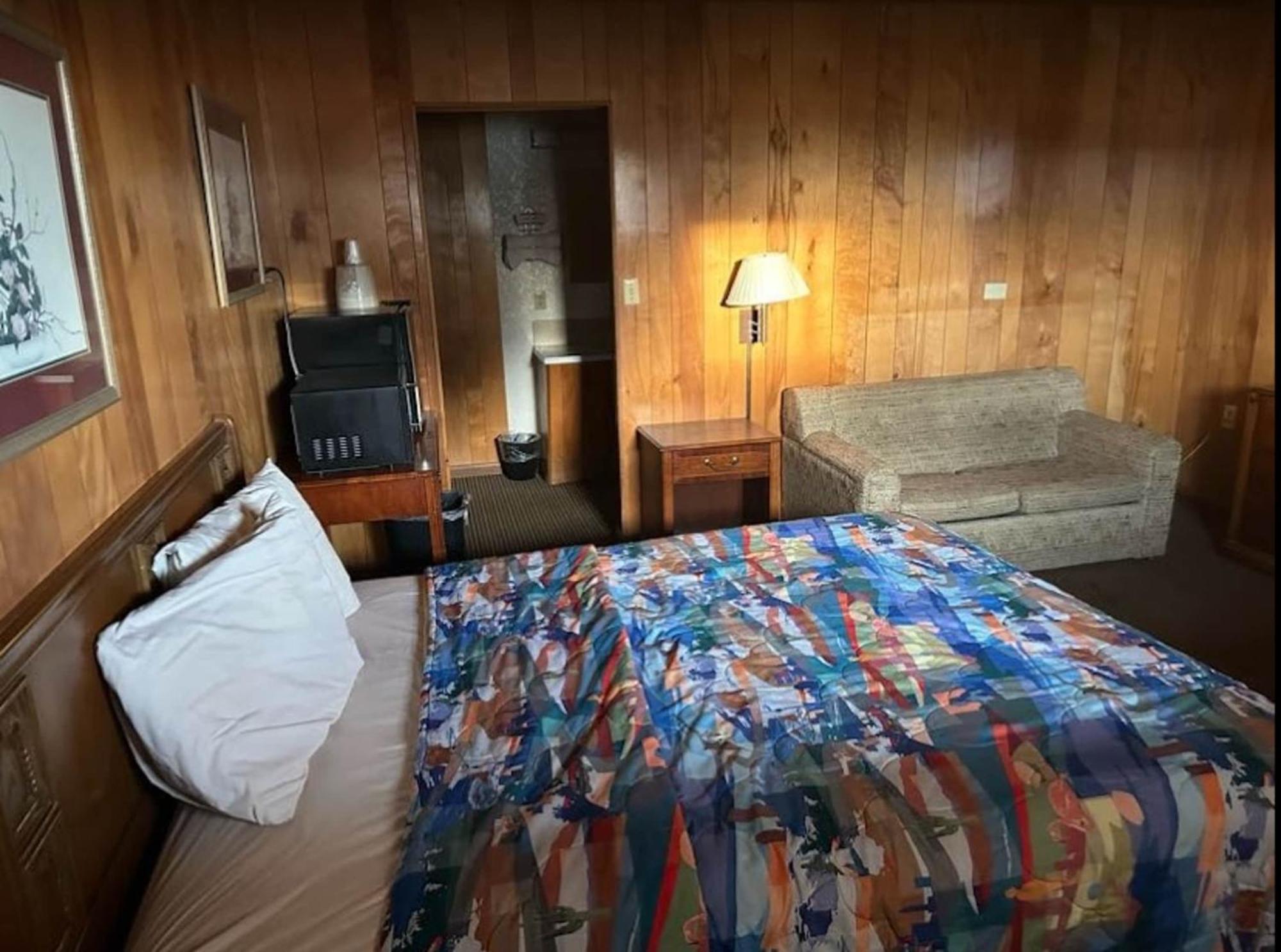 Love Hotels Western Holiday By Oyo At Harlan Lake Ne Alma Zewnętrze zdjęcie