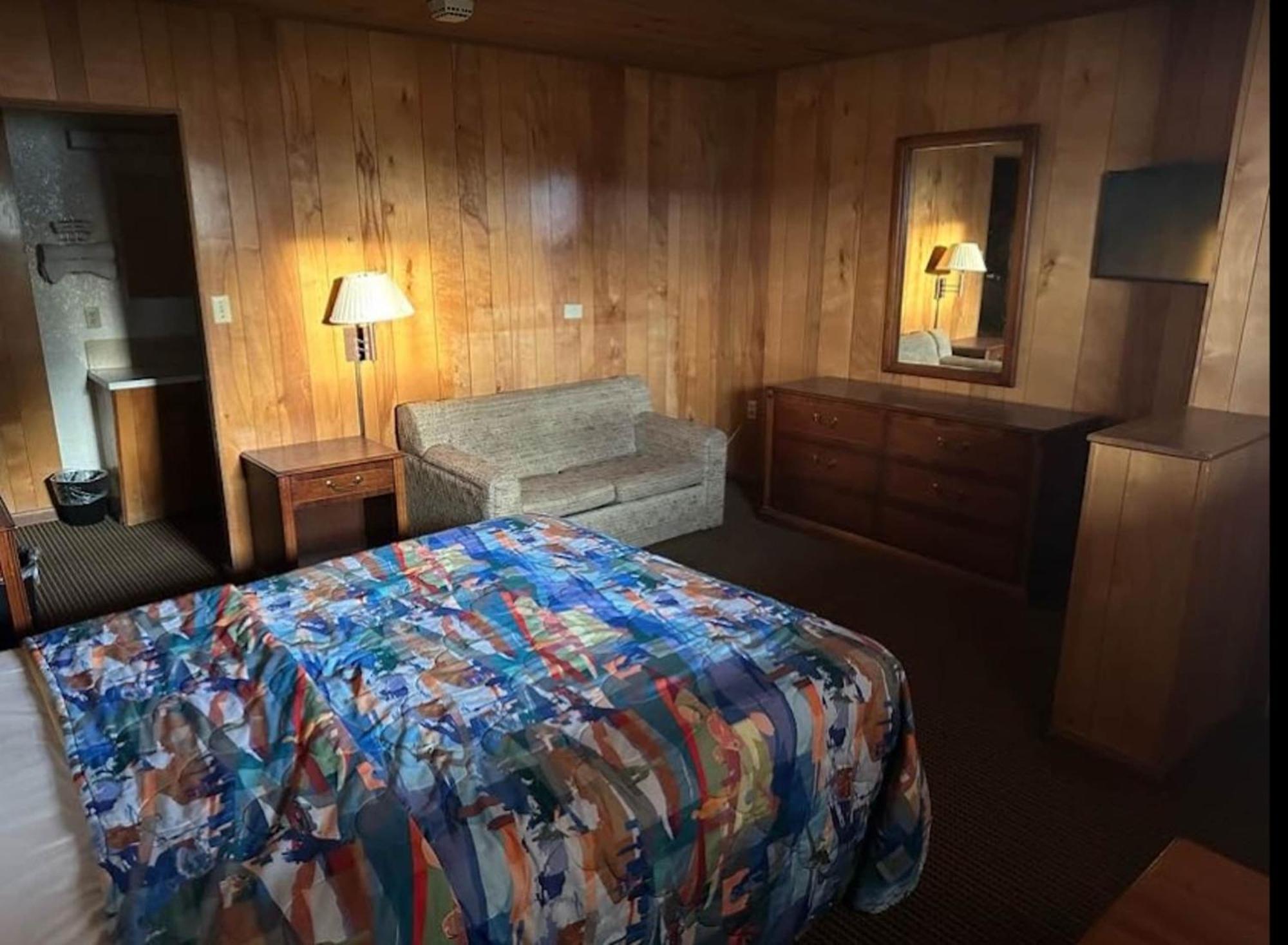 Love Hotels Western Holiday By Oyo At Harlan Lake Ne Alma Zewnętrze zdjęcie