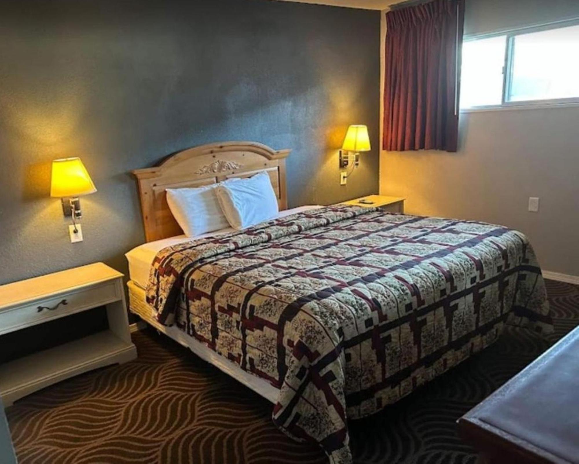 Love Hotels Western Holiday By Oyo At Harlan Lake Ne Alma Zewnętrze zdjęcie