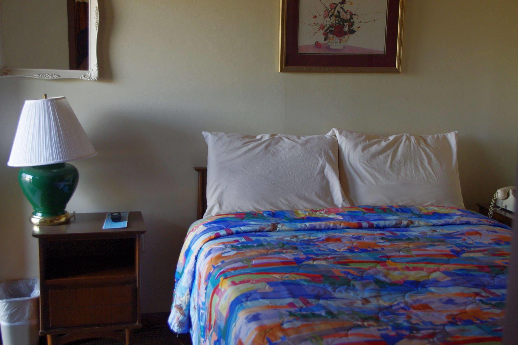 Love Hotels Western Holiday By Oyo At Harlan Lake Ne Alma Zewnętrze zdjęcie